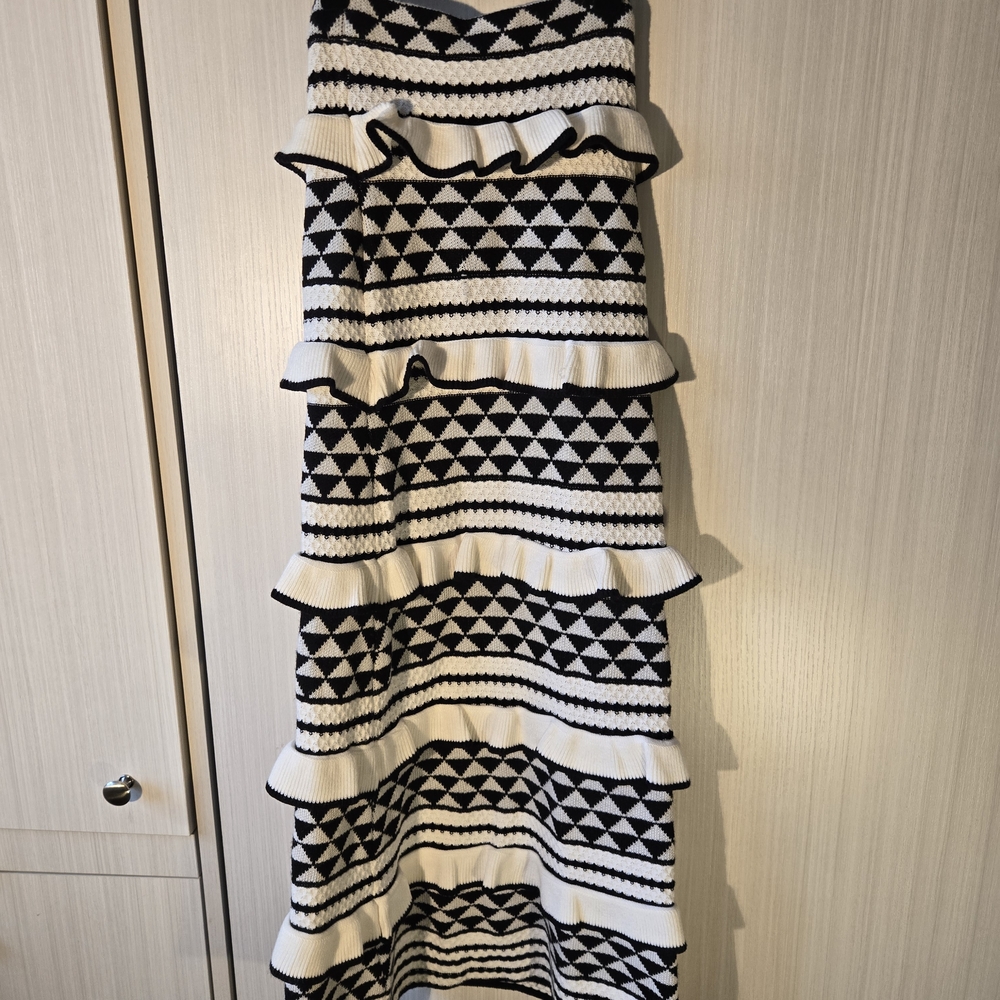 Black & White Ruffled Geometric Knit Maxi Skirt - stretches from M-L